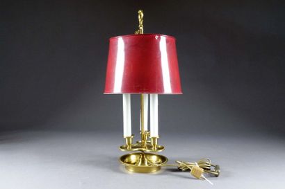Lampe Bouillotte.
A trois lumières reposant...