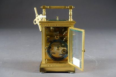 Pendule d’Officier, de voyage.
A sonnerie...