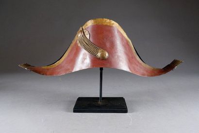 Enseigne de Chapelier en Forme de bicorne.
Tôle...