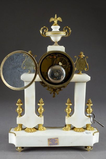 Pendule Portique d’époque Louis XVI.
A colonnes...