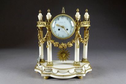 Raingo Frères à Paris.
Pendule portique Louis...