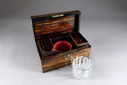 Coffret à Thé.
A abattant ouvrant sur deux...