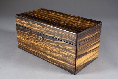 Coffret à Thé.
A abattant ouvrant sur deux...