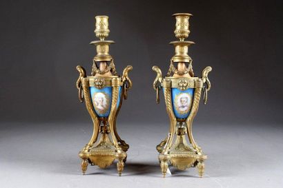 D’époque Napoléon III.
Paire de bougeoirs...