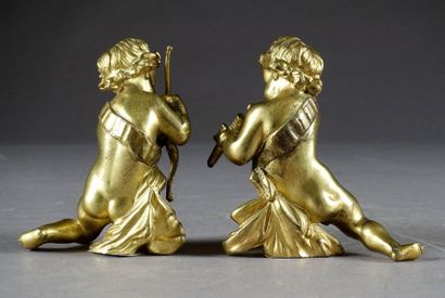 Couple de Putti.
L’un à l’arc, l’autre au...