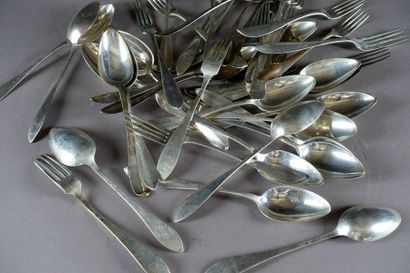 Vingt-et-une Fourchettes à Dîner et vingt-deux...