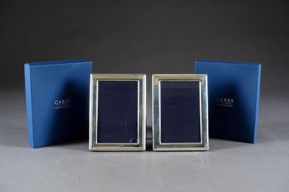Deux Porte-photos.
Encadrés d’argent, uni...