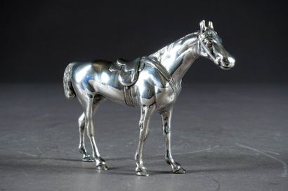 Cheval sellé.
Argent. Poinçon au titre de...