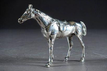 Cheval sellé.
Argent. Poinçon au titre de...