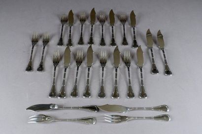 Douze Fourchettes et douze Couteaux à poisson.
Modèle...