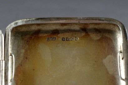 Etui de la Période “Belle Epoque“ en Argent.
Couvercle...
