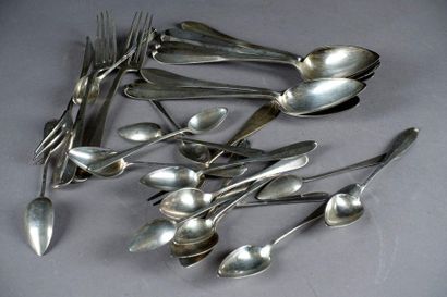 Lot de Couverts en argent dépareillés.
Poinçons...