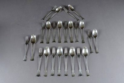 Rare ensemble de douze Couverts à dessert.
Manche...