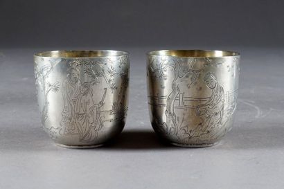 Paire de Tasses et leurs Soucoupes.
A décor...