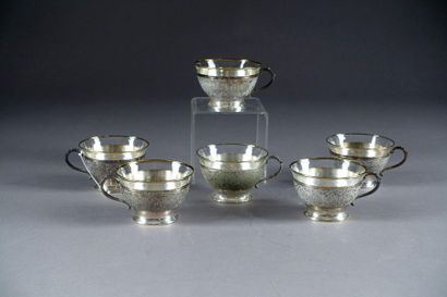 Suite de six Tasses à thé persanes.
Argent...