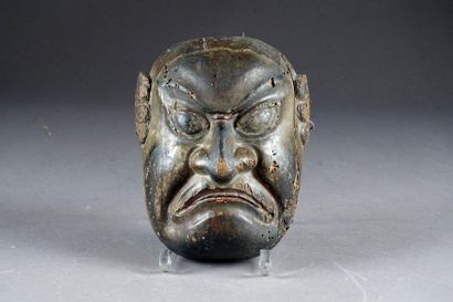 Masque de Théâtre Nô.
Featuring a man with...