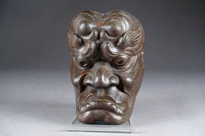 Masque de Théâtre Nô.
Figuring Obeshimi with...