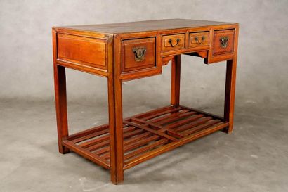 Bureau.
The belt releases four molded drawers....