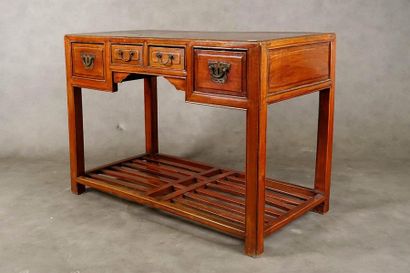 Bureau.
The belt releases four molded drawers....
