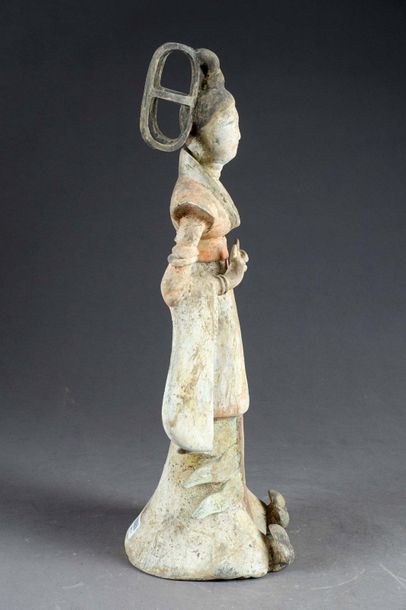 Belle Dame de Cour d’époque Tang (618-907).
Featuring...