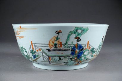 Grande Coupe ronde Famille Verte.
A circular...