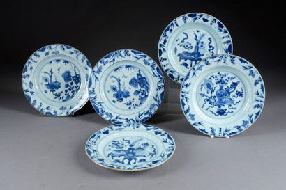 CHINE.
Five enamelled plates in shades of...