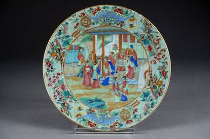 Chine - Circa 1850.
Large round Famille Rose...