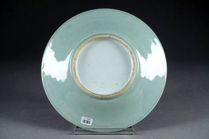 Chine - Circa 1850.
Large round Famille Rose...
