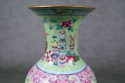 Chine - Période Qing du XIXe siècle.
Large...