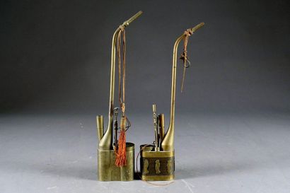 Deux Pipes à Eau chinoises et leurs Accessoires.
One...