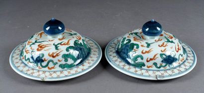 Paire de potiches couvertes. 
With the decoration...