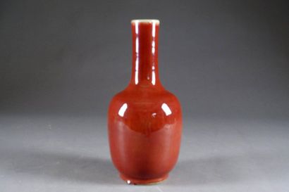 Vase Bouteille.
Porcelain coated with a thick...