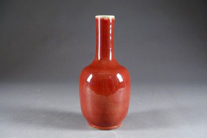 Vase Bouteille.
Porcelain coated with a thick...
