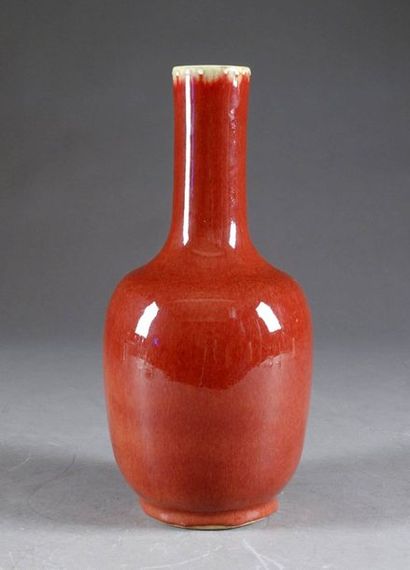 Vase Bouteille.
Porcelain coated with a thick...