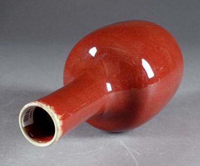 Vase Bouteille.
Porcelain coated with a thick...
