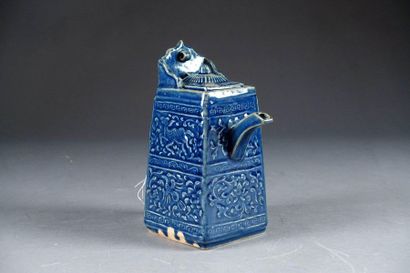 Verseuse.
Ceramic with moulded decoration...