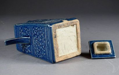 Verseuse.
Ceramic with moulded decoration...