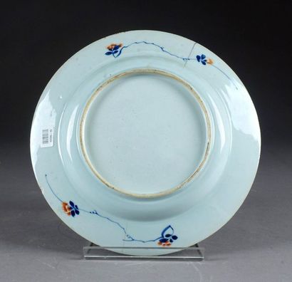 D’époque Kangxi.
A lively round dish with...