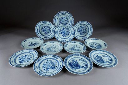Lot de douze Assiettes.
Decorated, in shades...