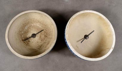Paire d’importantes Potiches couvertes.
Each...