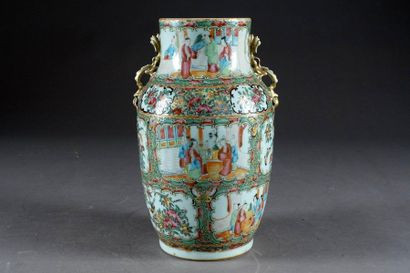 CANTON.
Vase at the collar with two chilongs....