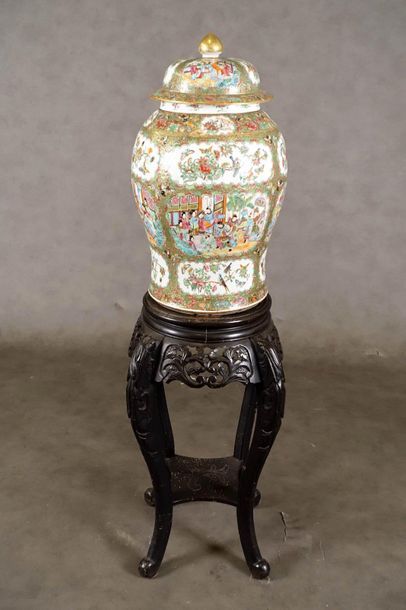 Chine - Vers 1880.
Very large Canton vase...