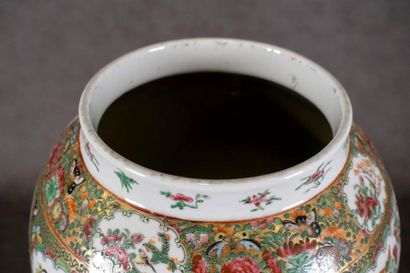 Chine - Vers 1880.
Very large Canton vase...