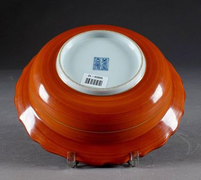Coupe ronde à Aile chantournée.
Enamelled...