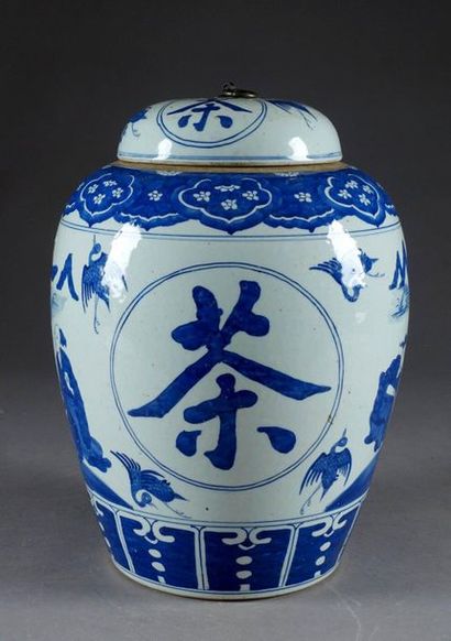 Grande Potiche couverte.
A pattern of auspicious...