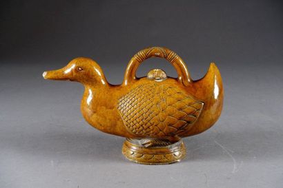 Verseuse.
Taking the shape of a duck. Incised...