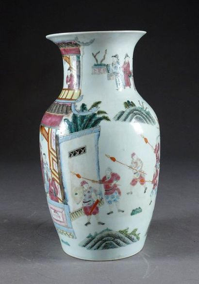 Vase balustre.
Decorated with a pagoda full...