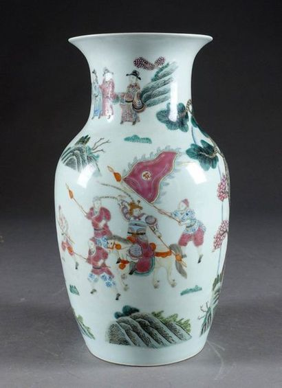Vase balustre.
Decorated with a pagoda full...