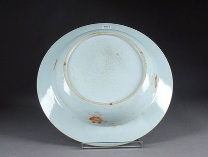 D’époque Qianlong.
Large deep dish from the...
