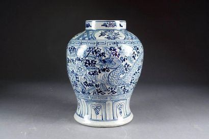 Potiche.
Ceramic decorated with a blue enamel...
